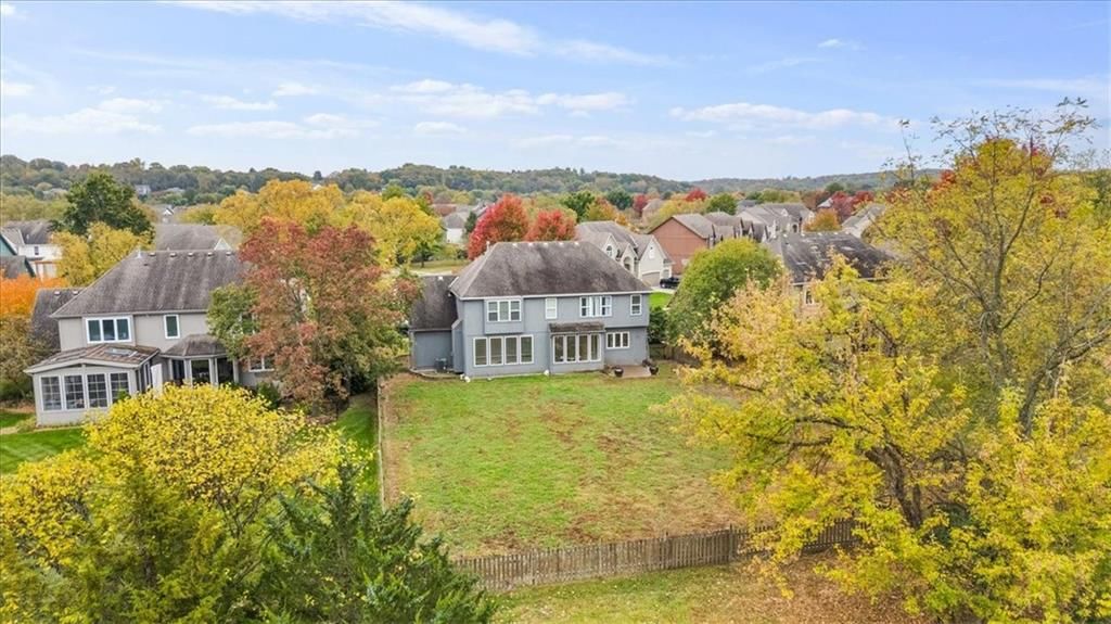 332 NE Parks Edge Drive — photo 2