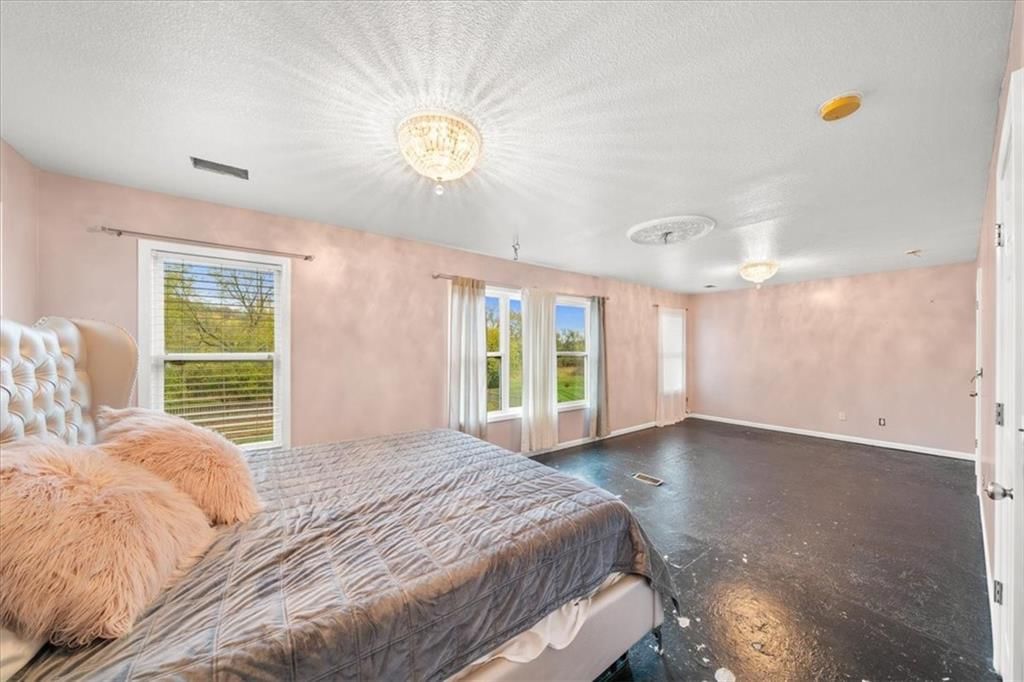 332 NE Parks Edge Drive — photo 17
