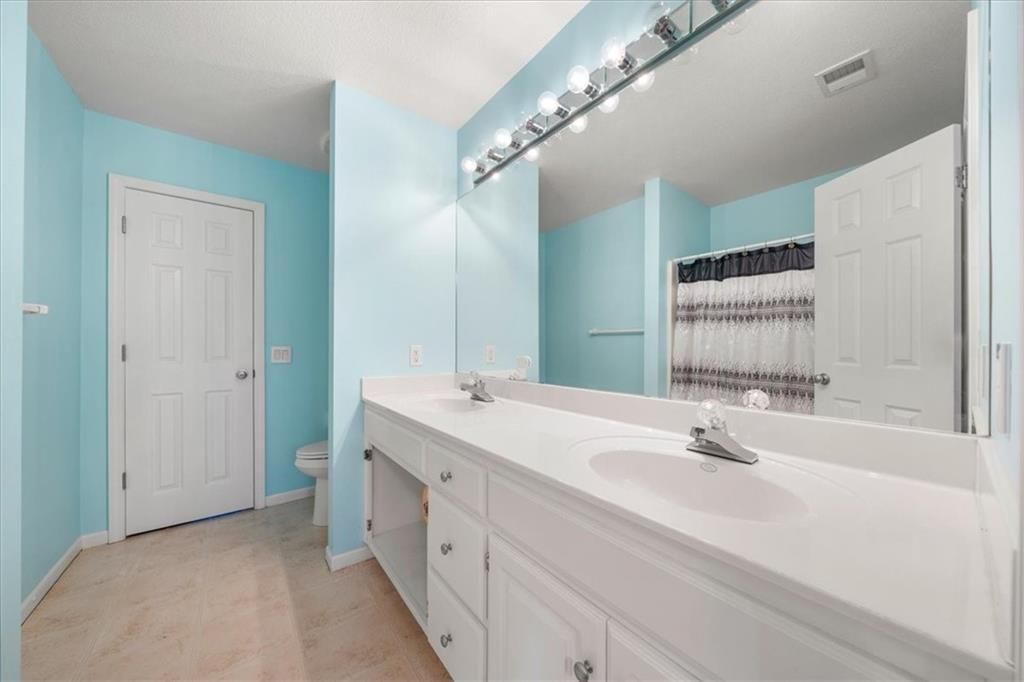332 NE Parks Edge Drive — photo 18