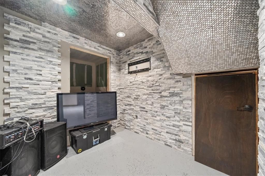 332 NE Parks Edge Drive — photo 27