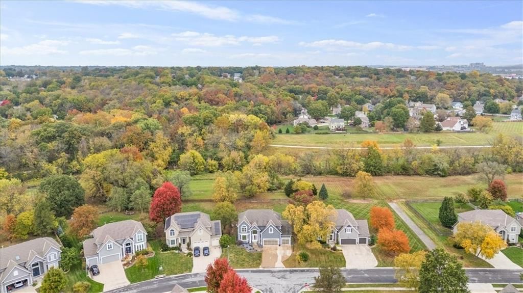 332 NE Parks Edge Drive — photo 30