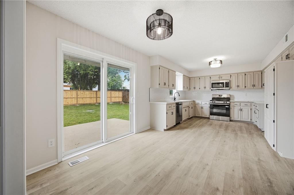 15417 W 94th Terrace — photo 13