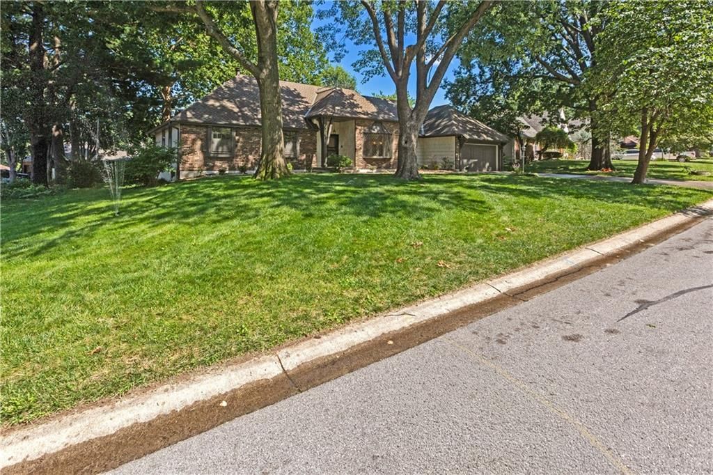 1208 NW Fairway Circle — photo 2