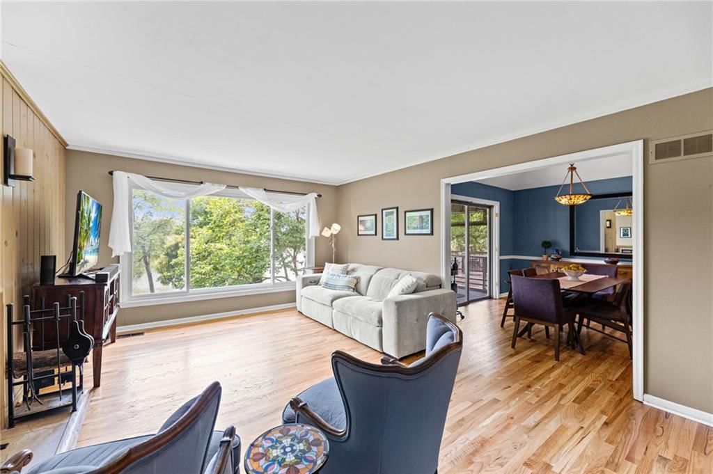 6829 Lakeshore Drive — photo 3