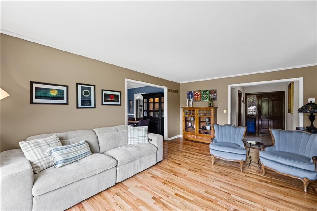 6829 Lakeshore Drive — photo 5