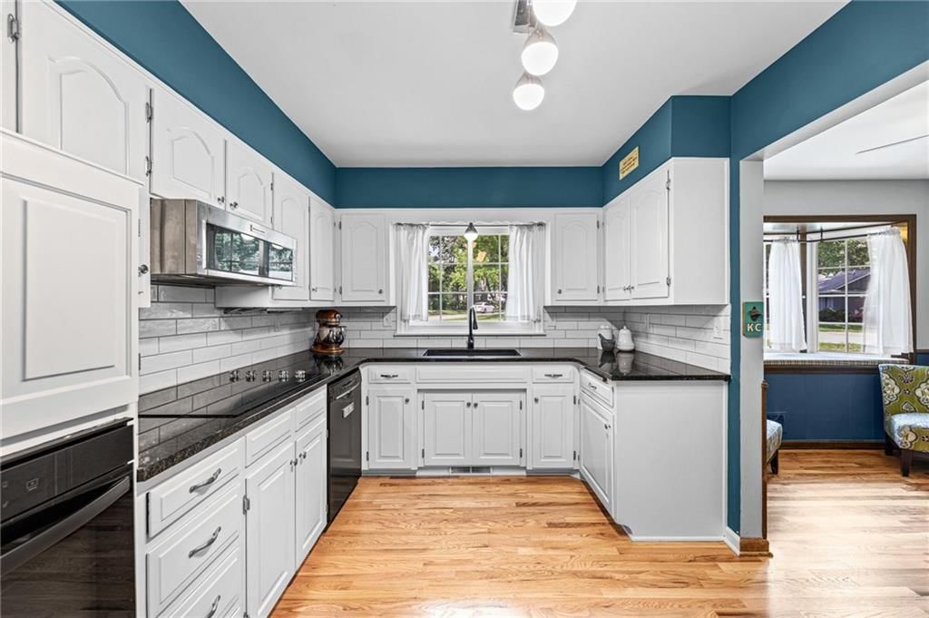 6829 Lakeshore Drive — photo 11