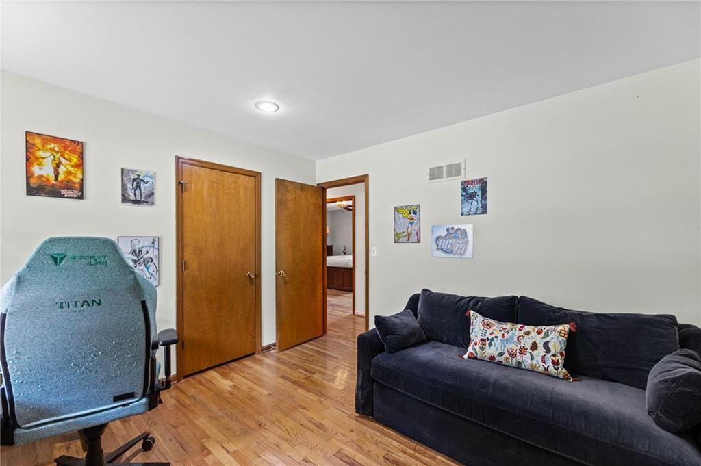 6829 Lakeshore Drive — photo 17