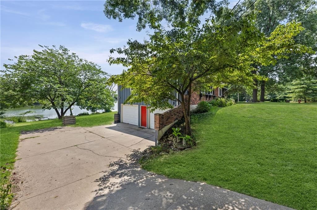 6829 Lakeshore Drive — photo 29