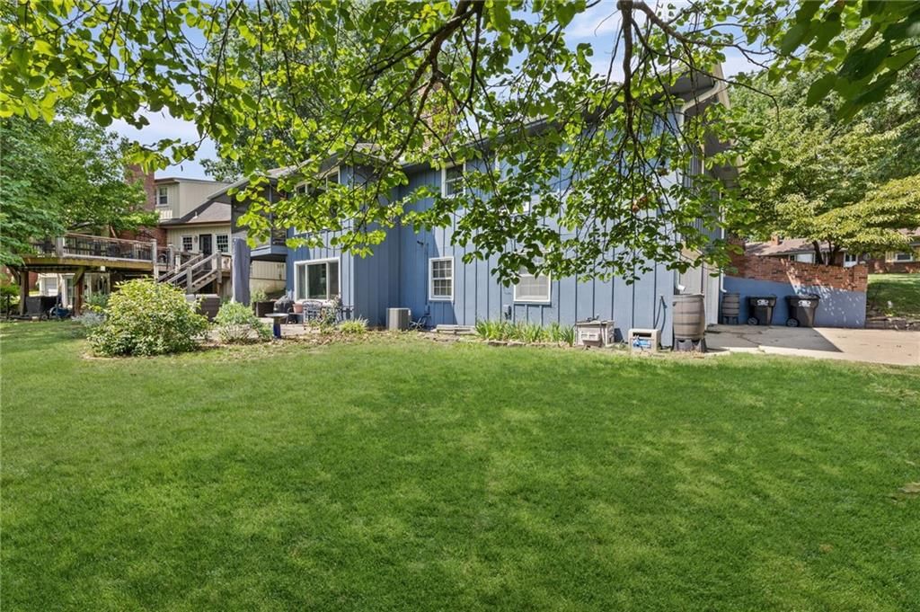 6829 Lakeshore Drive — photo 32