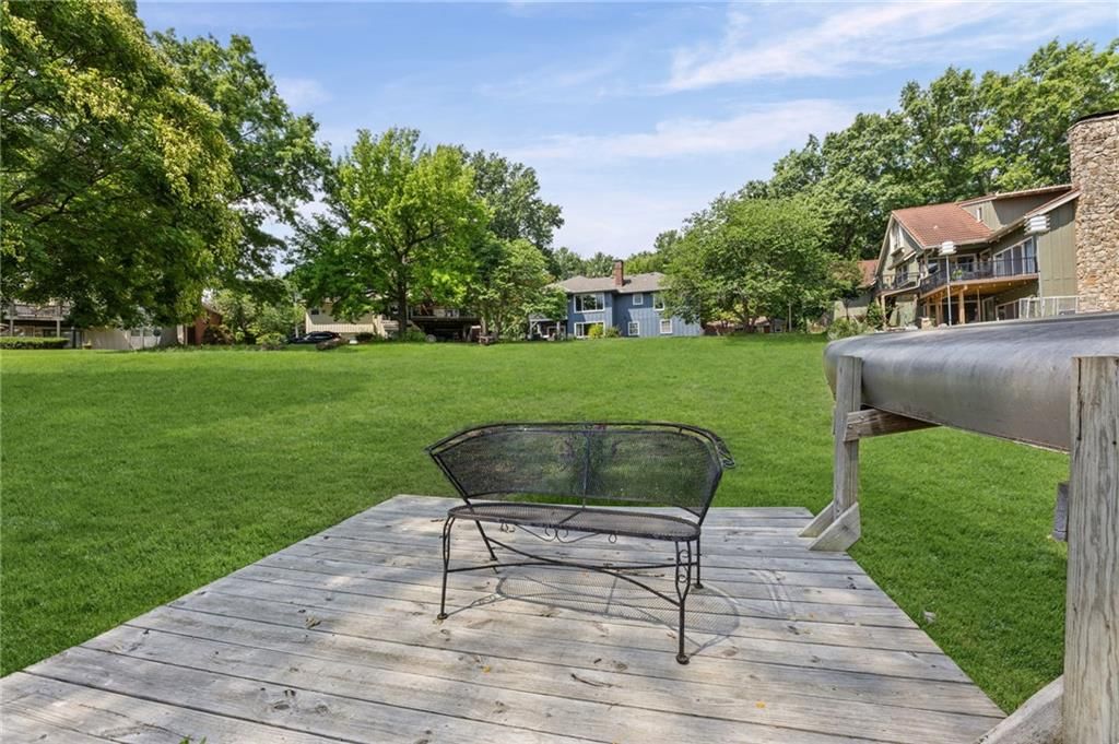 6829 Lakeshore Drive — photo 37