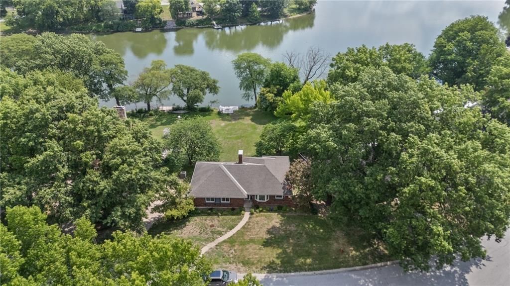 6829 Lakeshore Drive — photo 42