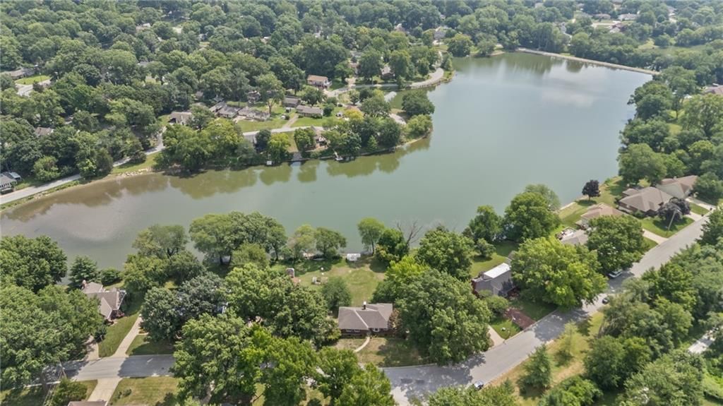 6829 Lakeshore Drive — photo 44