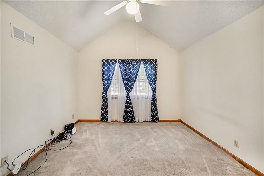 507 E 10th Street — photo 17