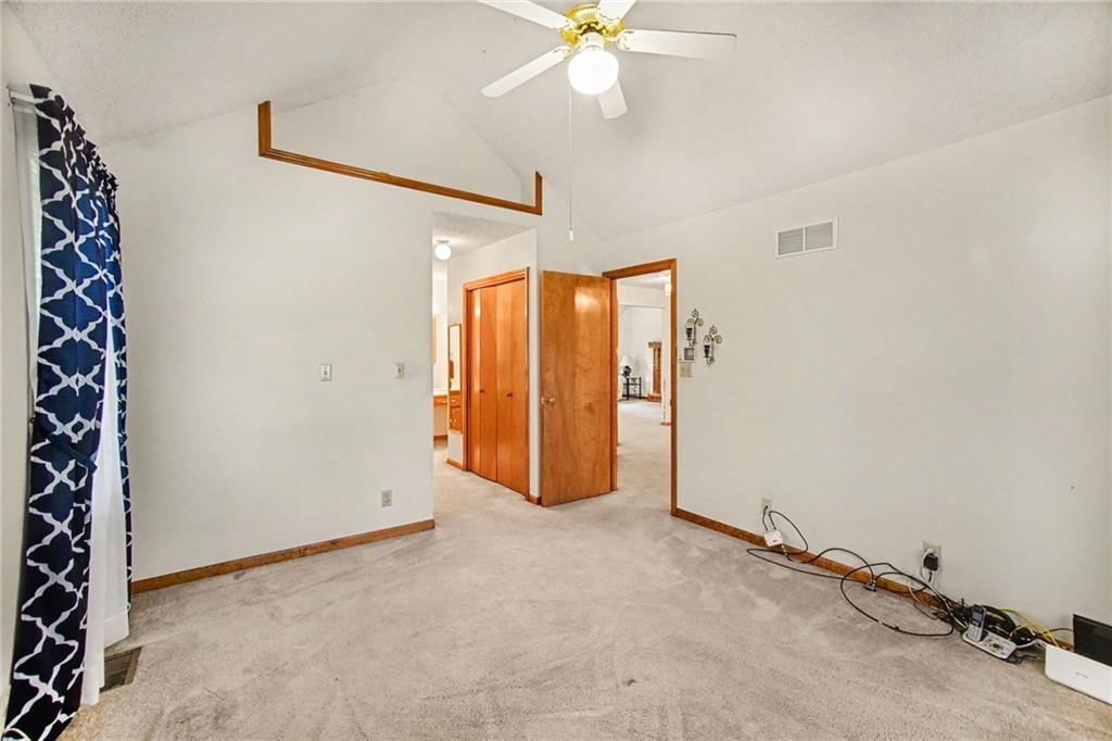 507 E 10th Street — photo 18