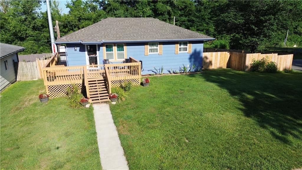 1300 S McHenry Street — photo 4