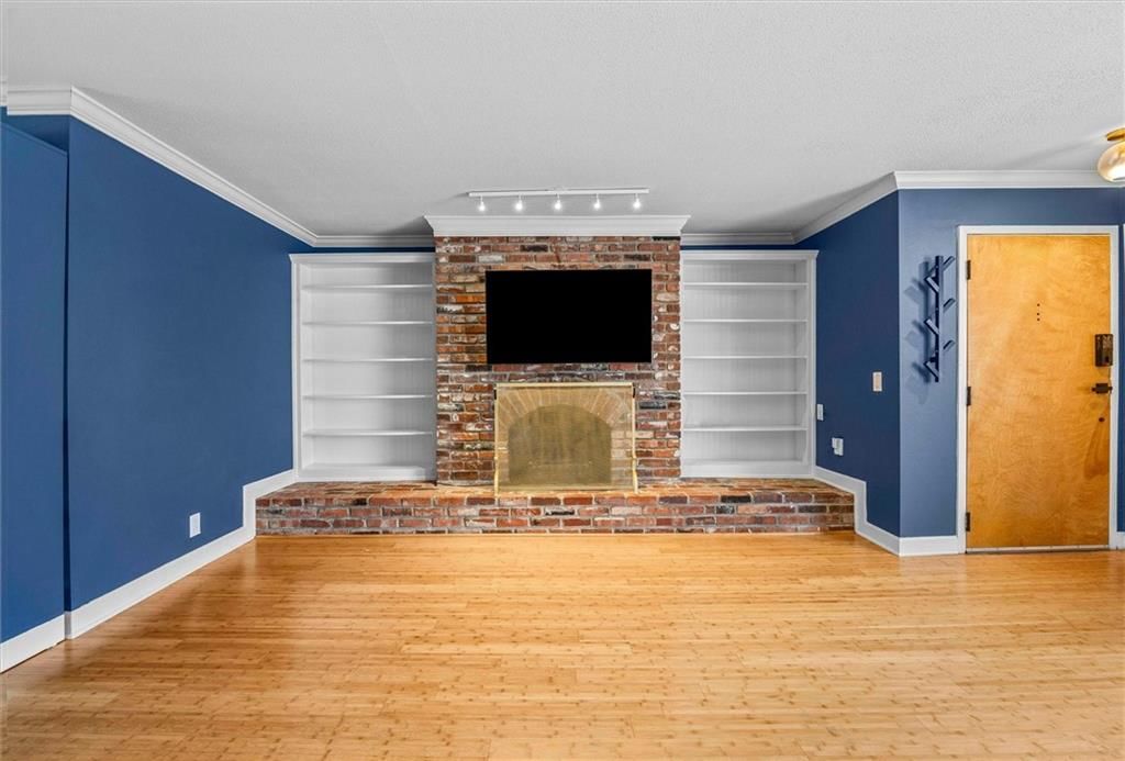 4056 Warwick Boulevard — photo 7