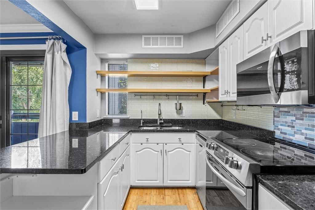 4056 Warwick Boulevard — photo 13