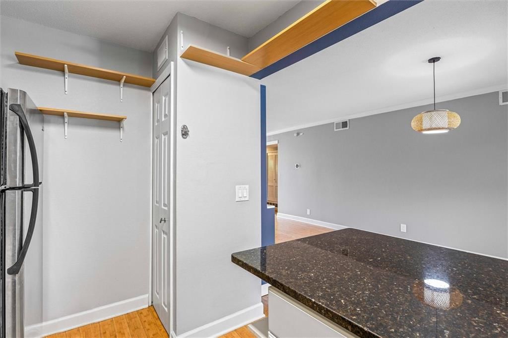 4056 Warwick Boulevard — photo 14