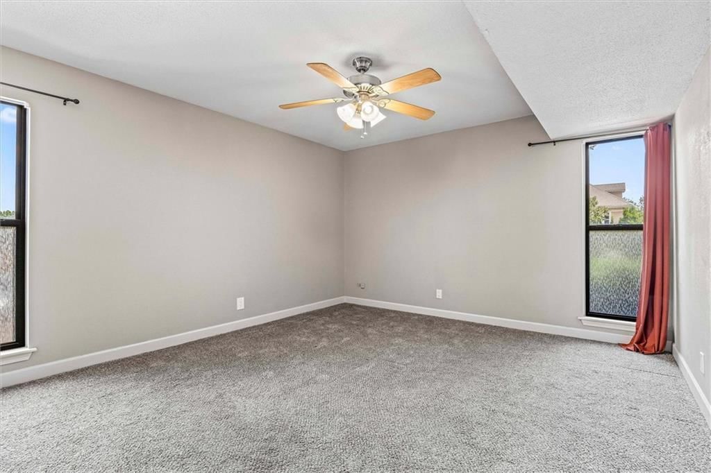4056 Warwick Boulevard — photo 15