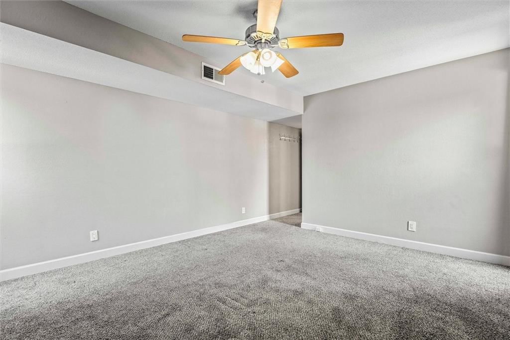 4056 Warwick Boulevard — photo 16