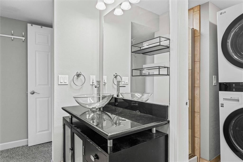 4056 Warwick Boulevard — photo 18