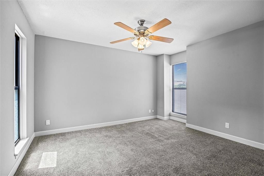 4056 Warwick Boulevard — photo 20