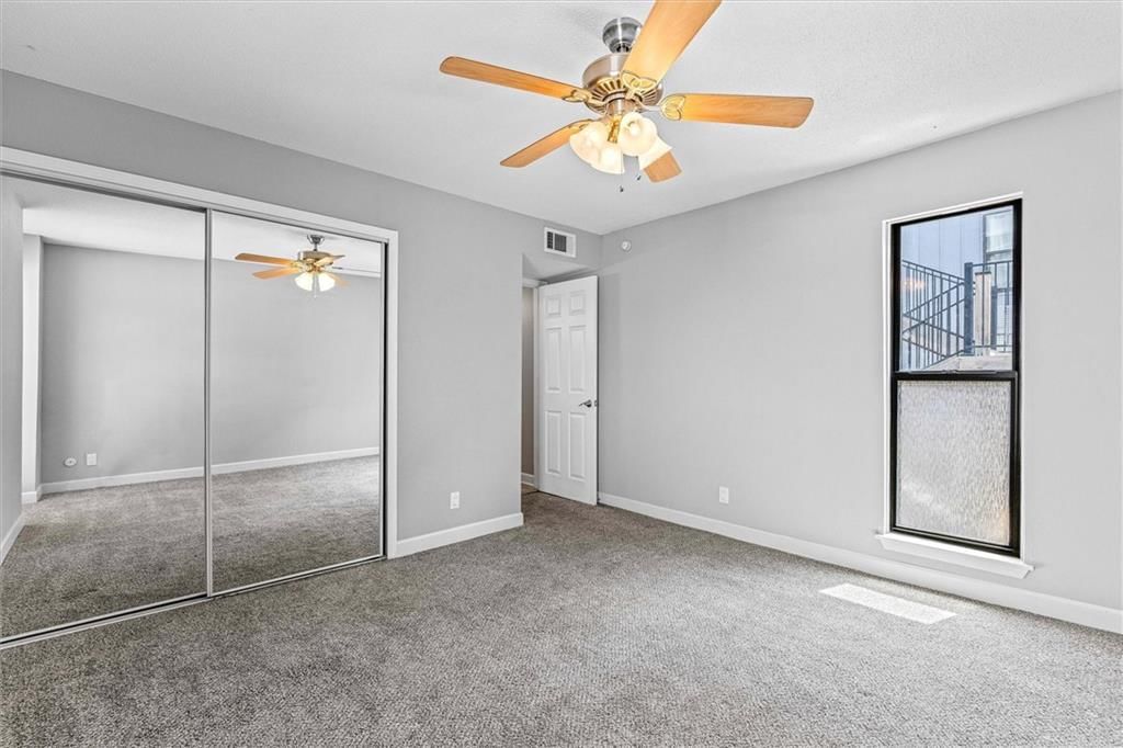 4056 Warwick Boulevard — photo 21