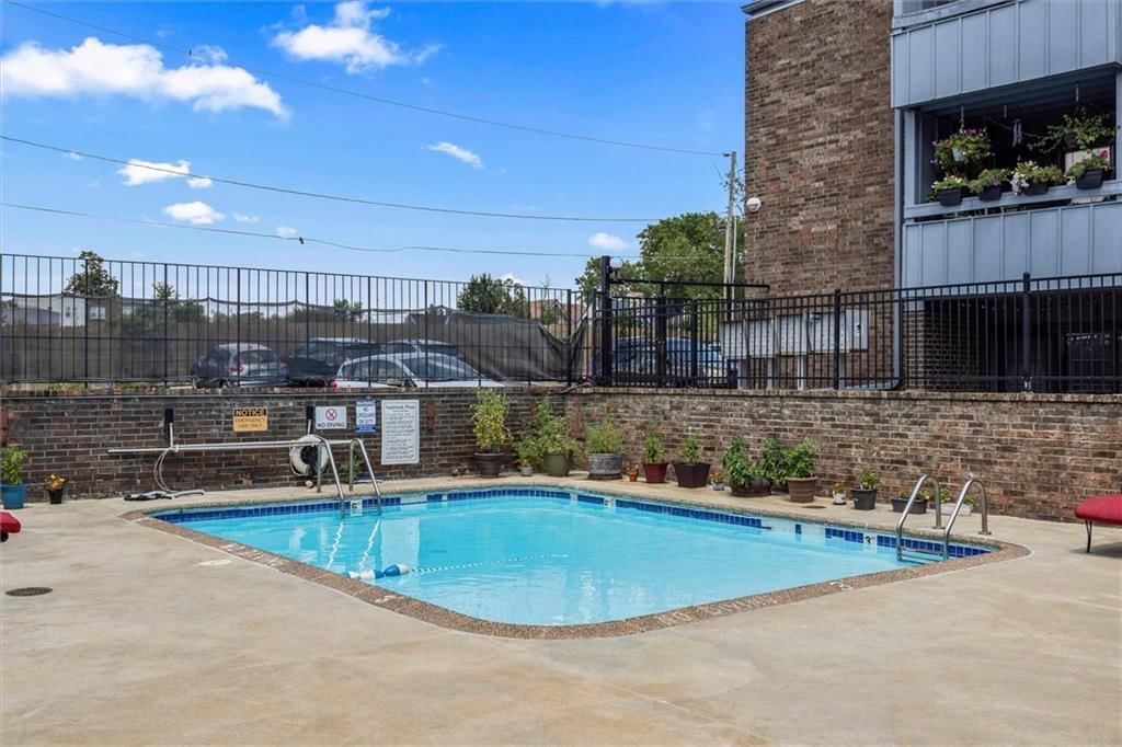 4056 Warwick Boulevard — photo 30