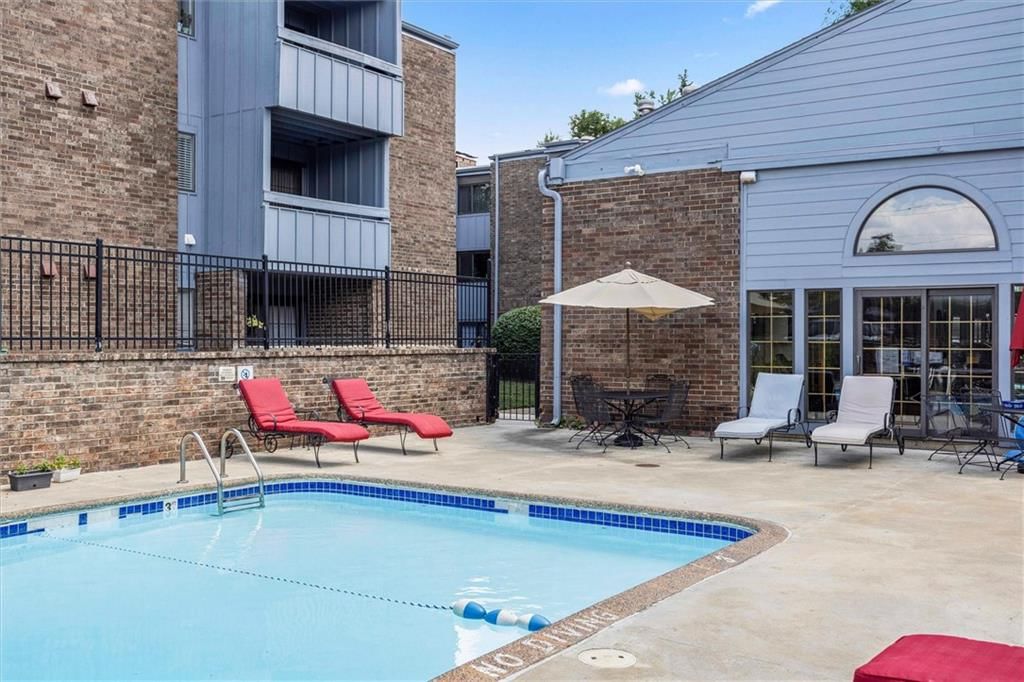 4056 Warwick Boulevard — photo 31