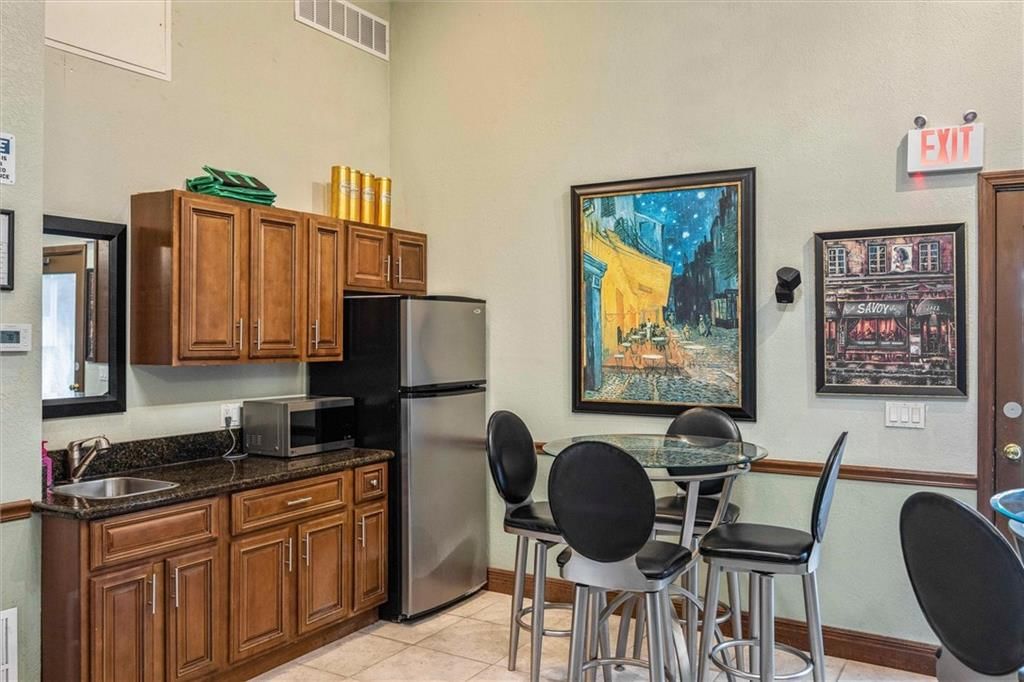4056 Warwick Boulevard — photo 33