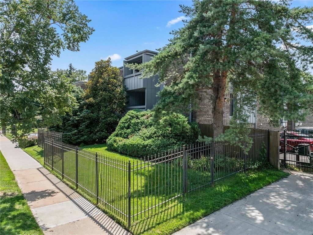 4056 Warwick Boulevard — photo 38