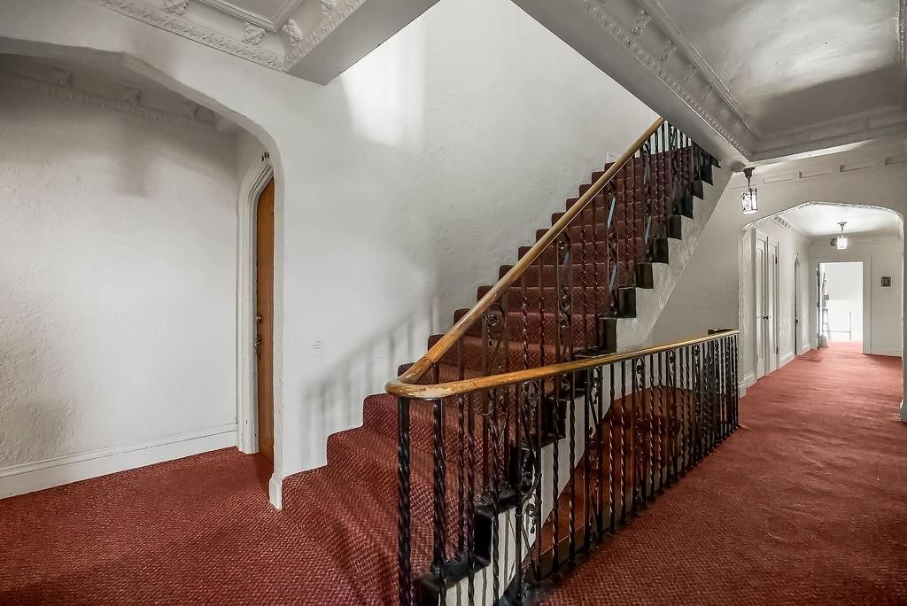 Photo 5 of 35 - 700 W 48th Street #202, Kansas City, MO 64112