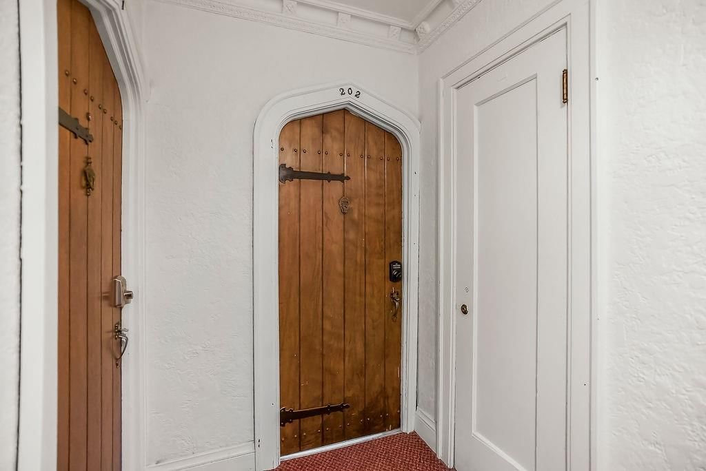 Photo 6 of 35 - 700 W 48th Street #202, Kansas City, MO 64112