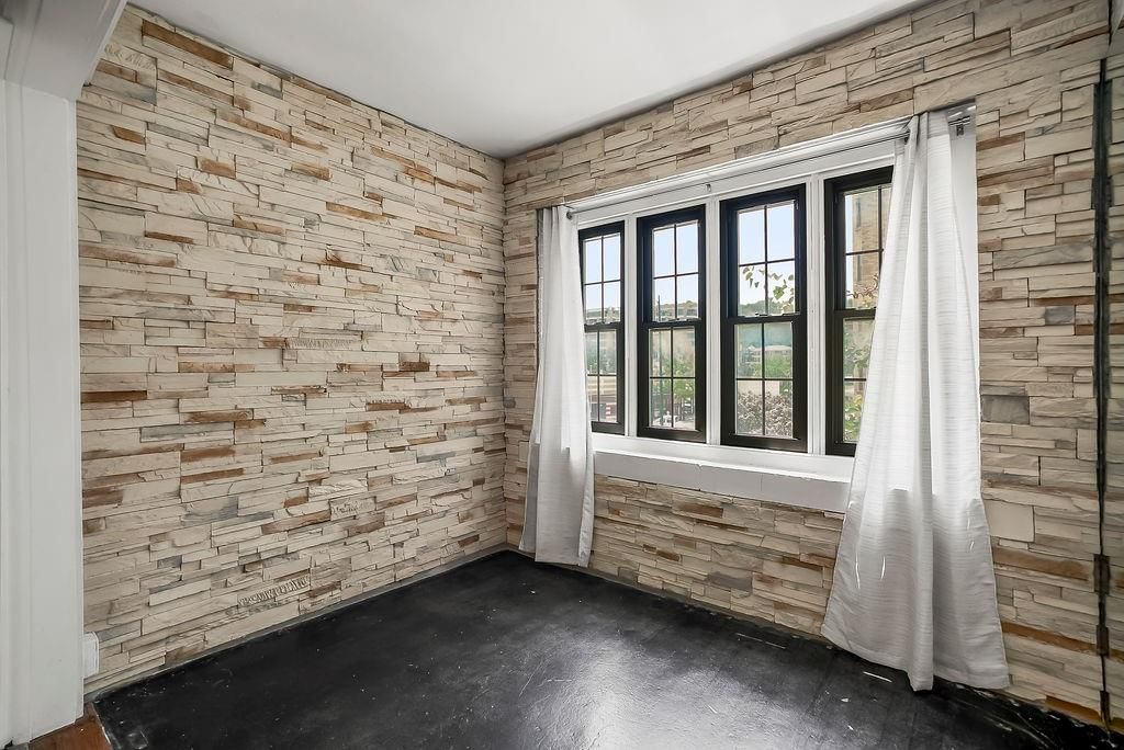 Black window frames at 700 W 48th Street #202, Kansas City, MO 64112