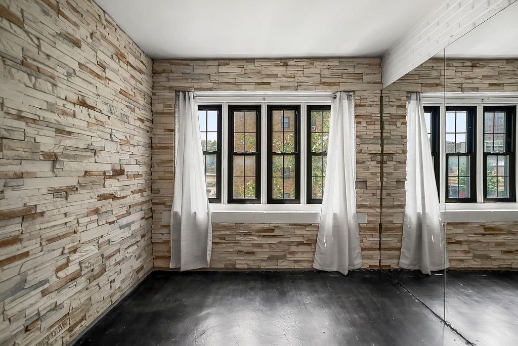 Photo 10 of 35 - 700 W 48th Street #202, Kansas City, MO 64112