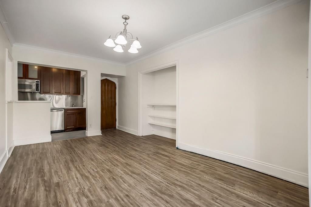 Open floor plan at 700 W 48th Street #202, Kansas City, MO 64112