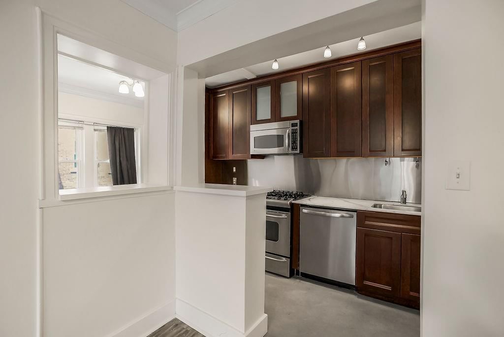 Photo 18 of 35 - 700 W 48th Street #202, Kansas City, MO 64112