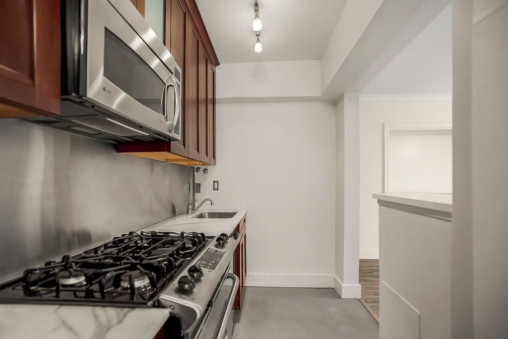 Photo 21 of 35 - 700 W 48th Street #202, Kansas City, MO 64112