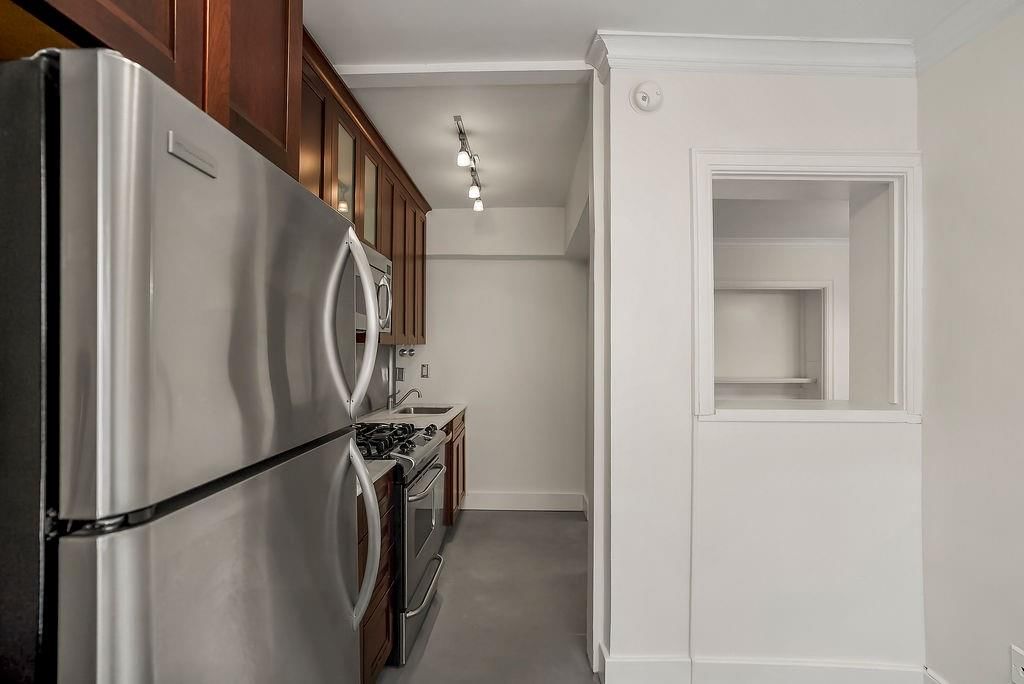 Photo 22 of 35 - 700 W 48th Street #202, Kansas City, MO 64112