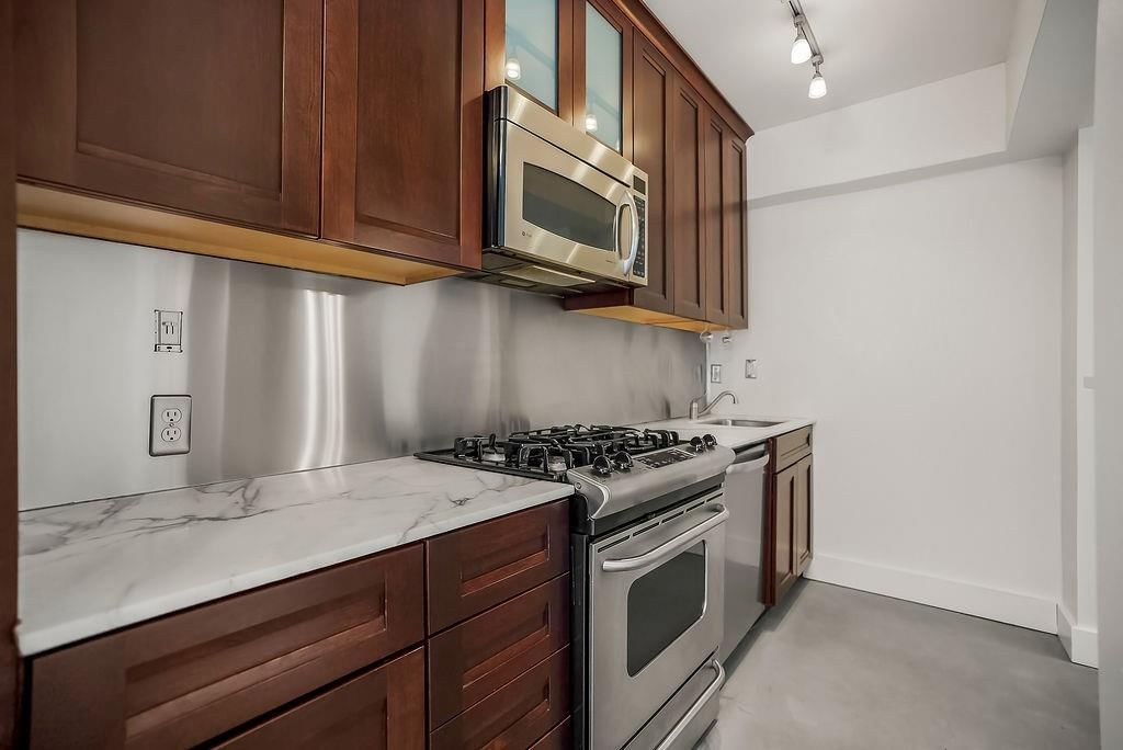 Photo 23 of 35 - 700 W 48th Street #202, Kansas City, MO 64112