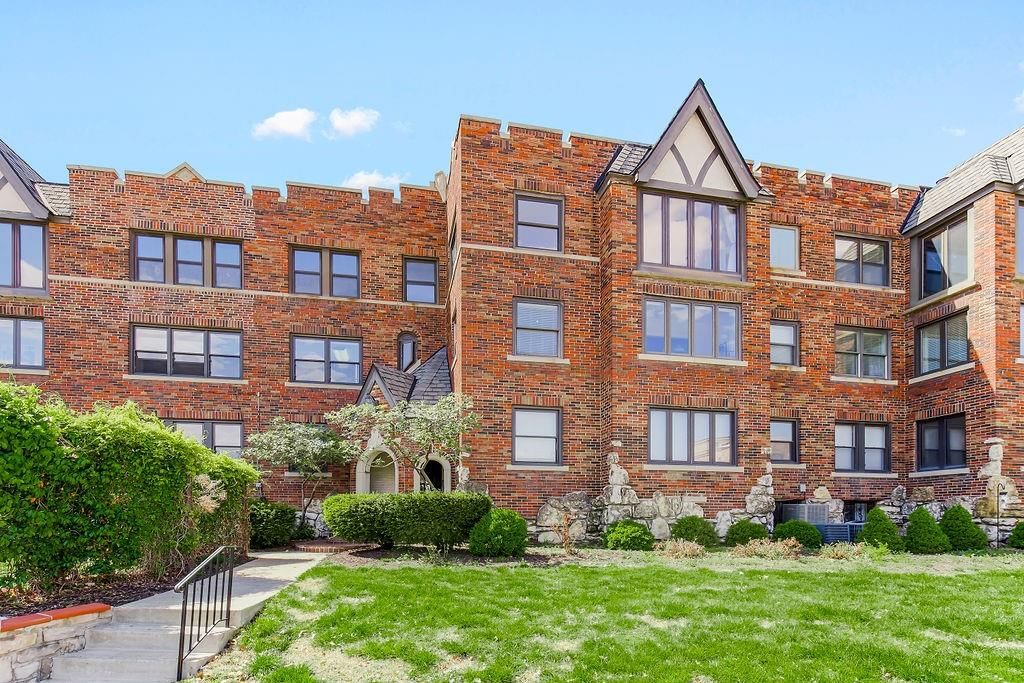 Photo 24 of 35 - 700 W 48th Street #202, Kansas City, MO 64112
