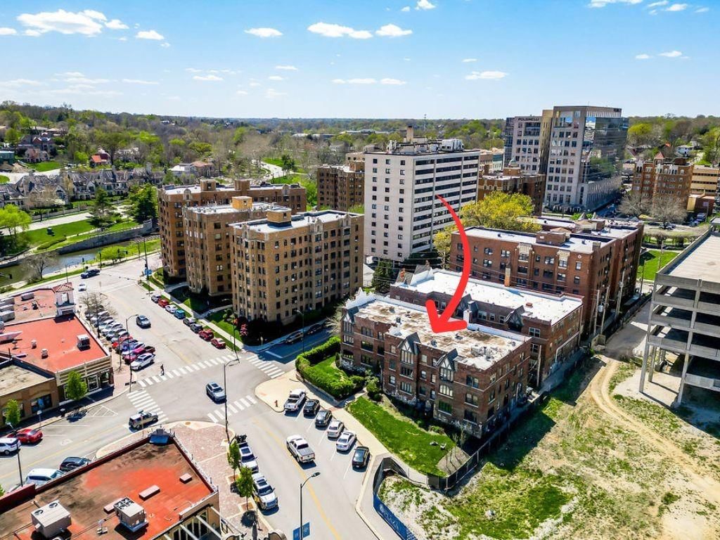 Photo 28 of 35 - 700 W 48th Street #202, Kansas City, MO 64112