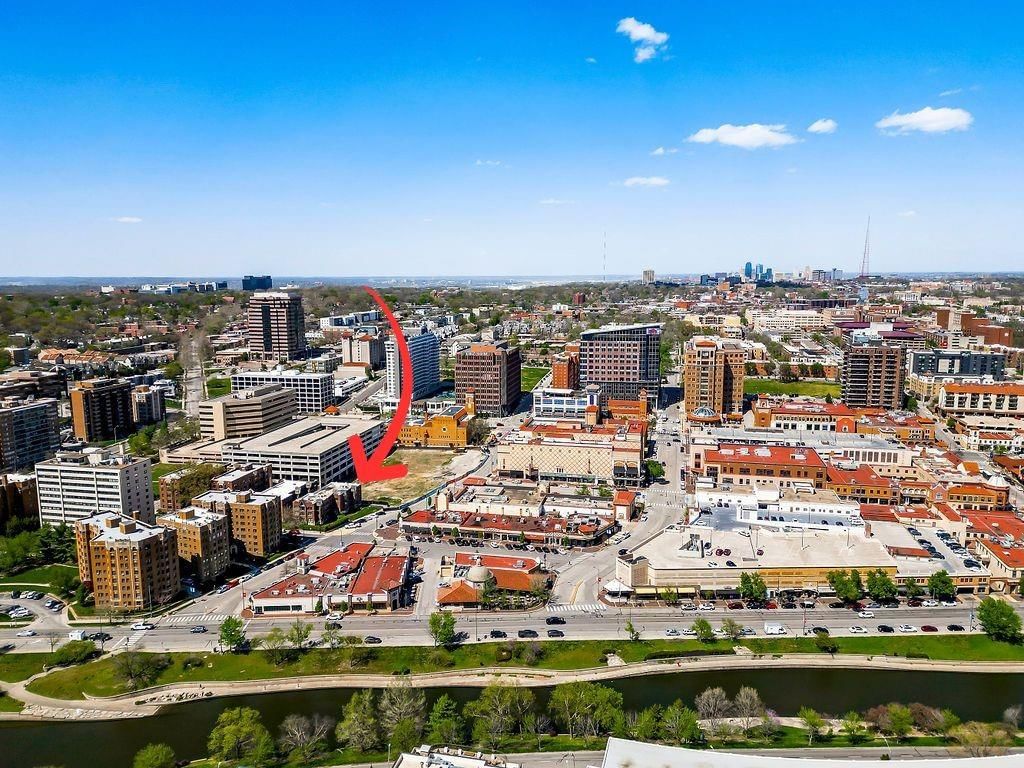 Photo 32 of 35 - 700 W 48th Street #202, Kansas City, MO 64112