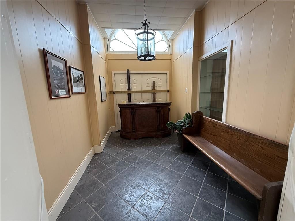 100 S Lynn Street — photo 14