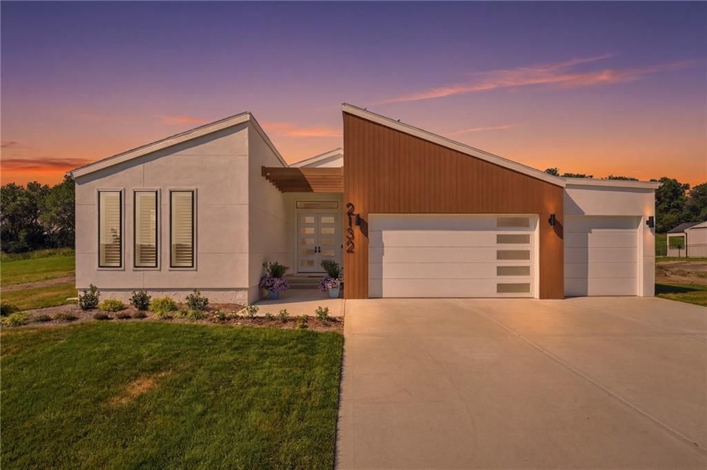 2132 SW Wheatfield Drive — photo 1