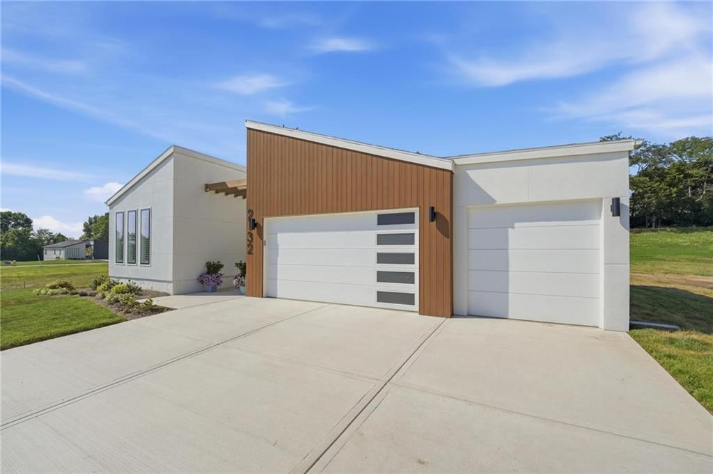 2132 SW Wheatfield Drive — photo 3