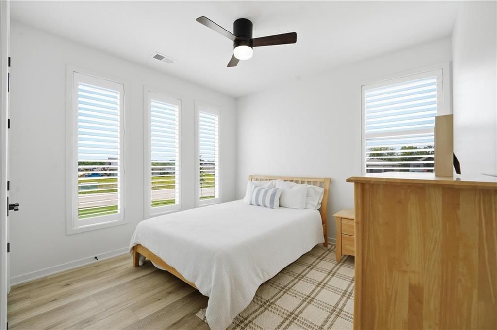 2132 SW Wheatfield Drive — photo 10
