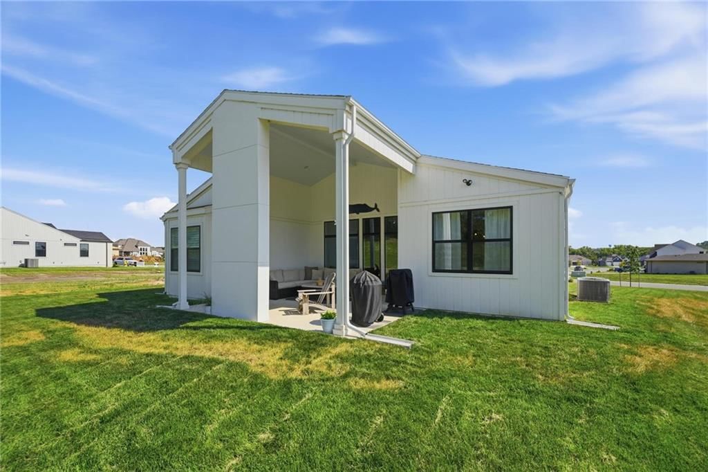2132 SW Wheatfield Drive — photo 38