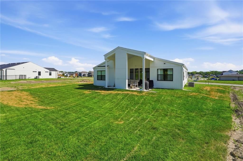 2132 SW Wheatfield Drive — photo 39