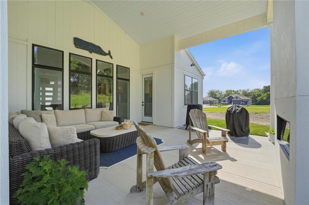2132 SW Wheatfield Drive — photo 41